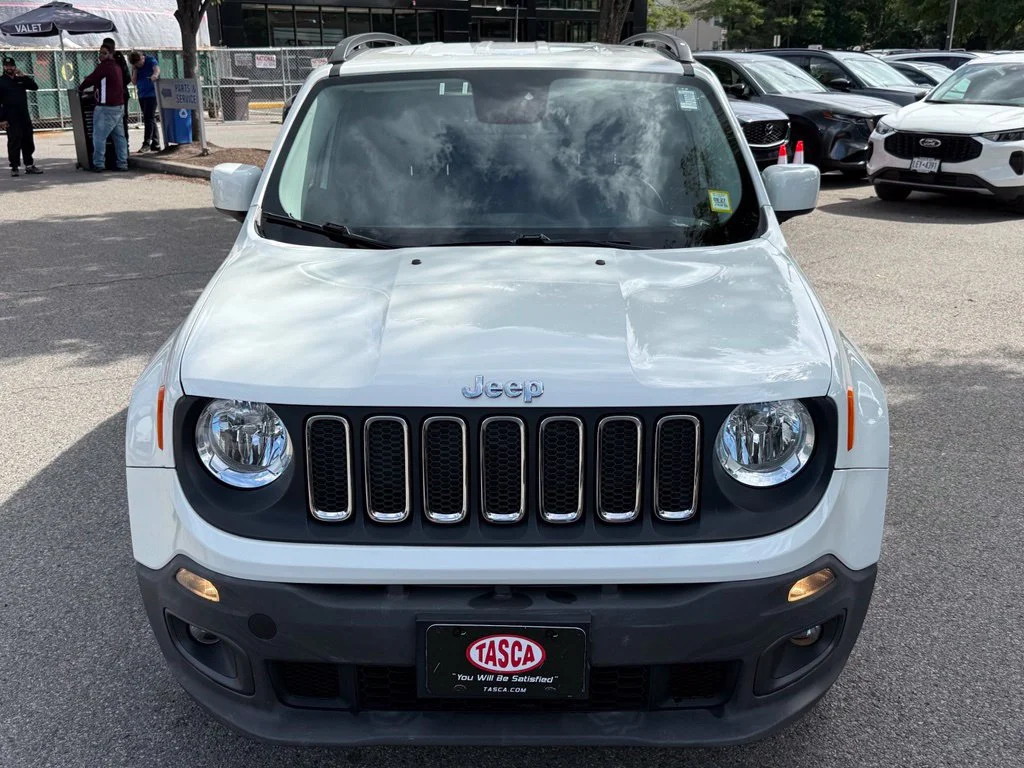 Used 2017 Alpine White Jeep Latitude image 2
