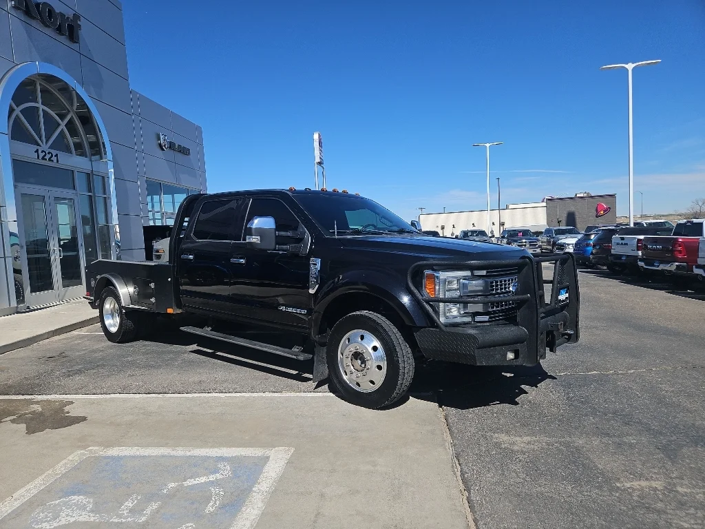 Used 2017 Shadow Black Ford Platinum image 7