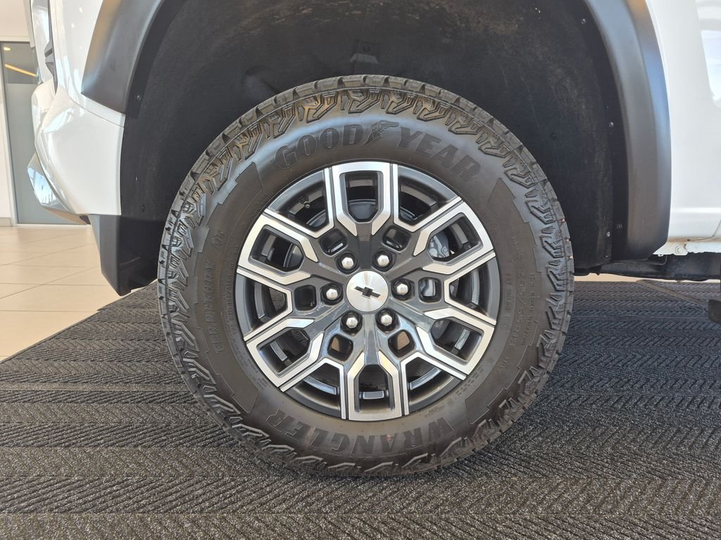 Used 2026 White Chevrolet Z71 image 12