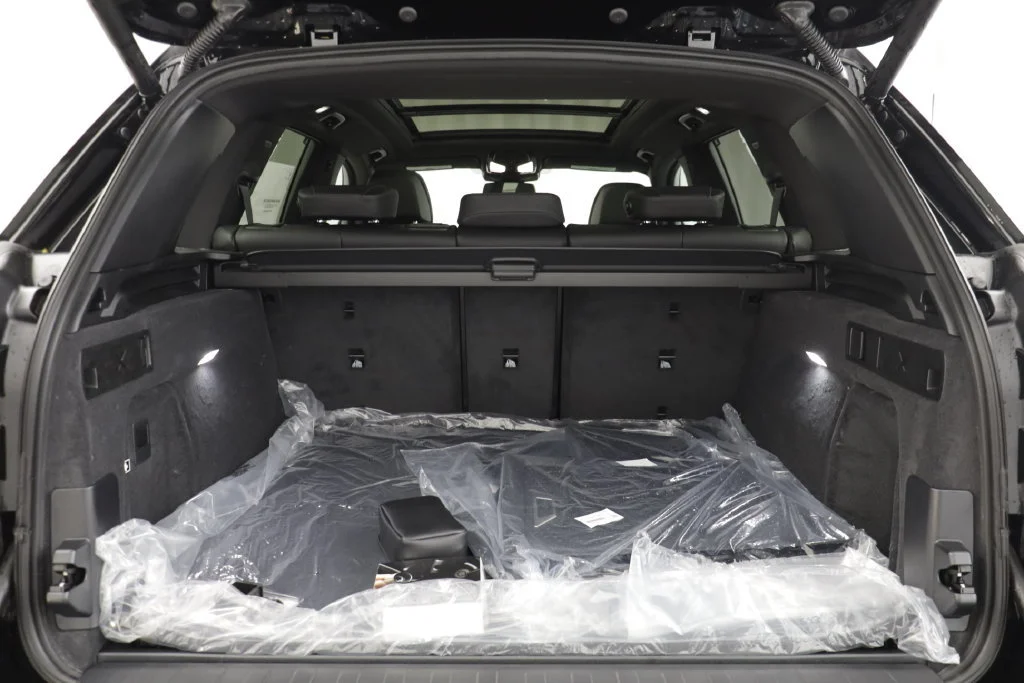 New 2026 BLACK SAPPHIRE BMW xDrive40i image 18