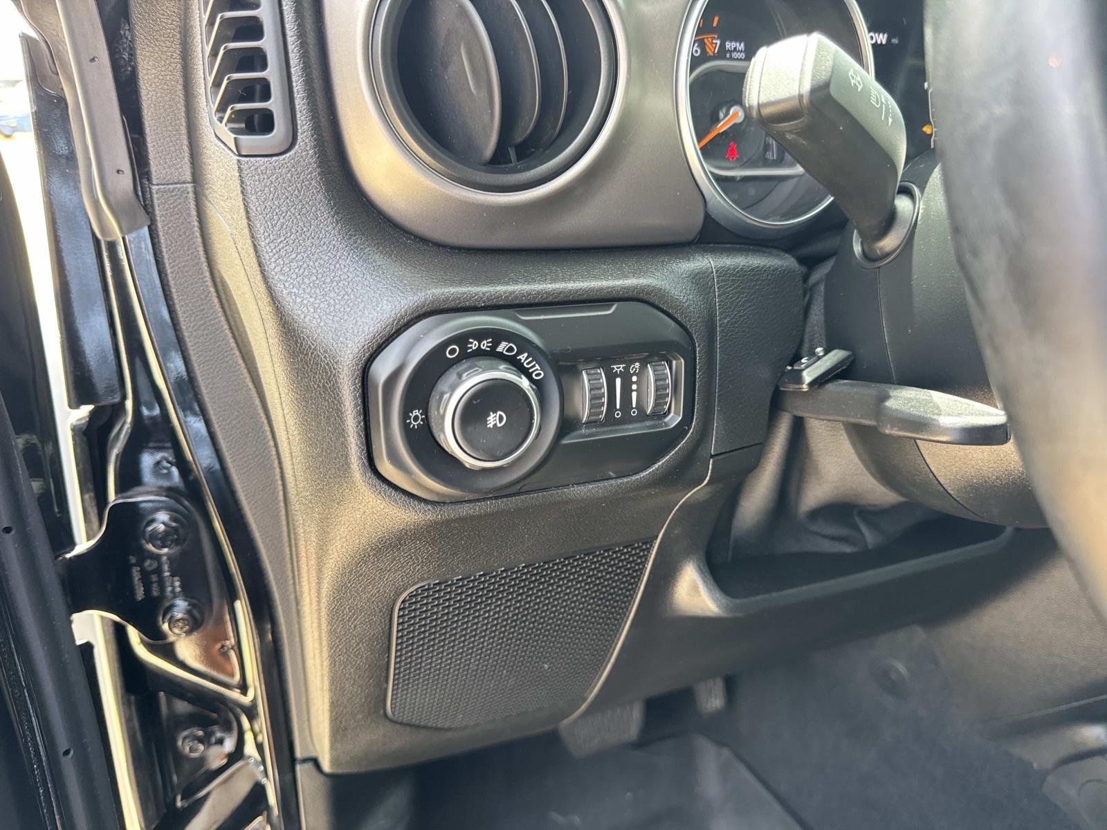 Used 2020 Black Clearcoat Jeep Sport S image 20