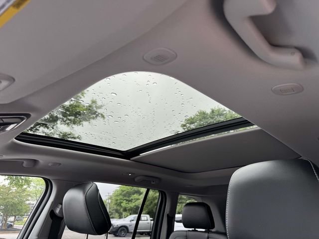 Used 2023 Gray Jeep Limited image 4