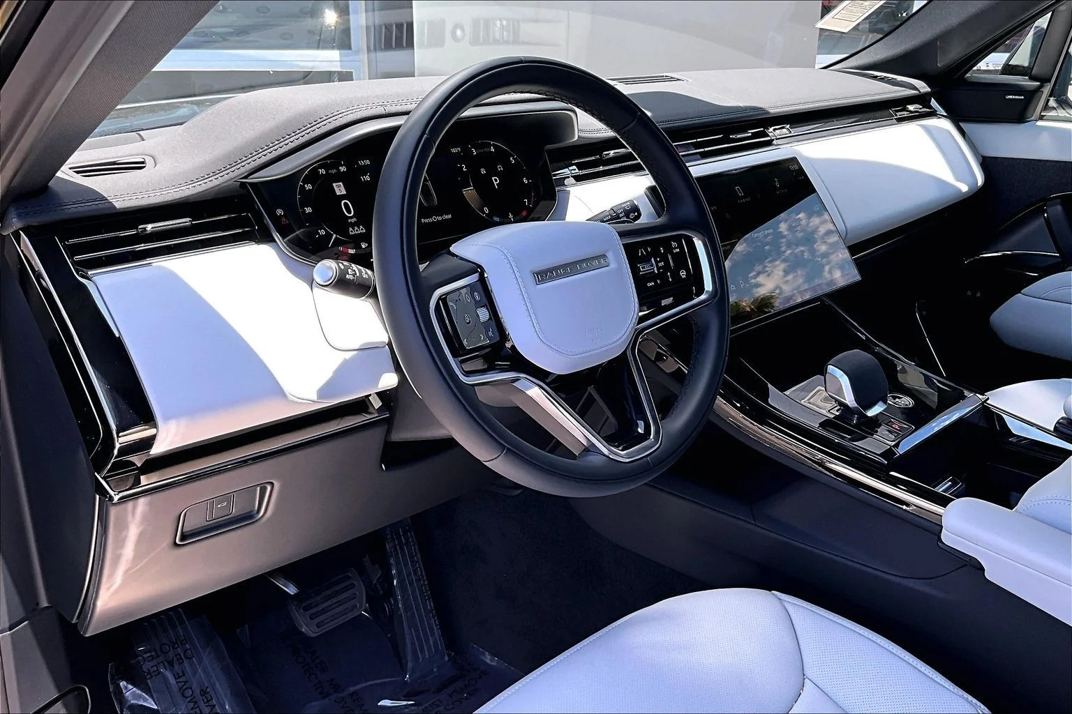 New 2026 Santorini Black Land Rover SE image 6