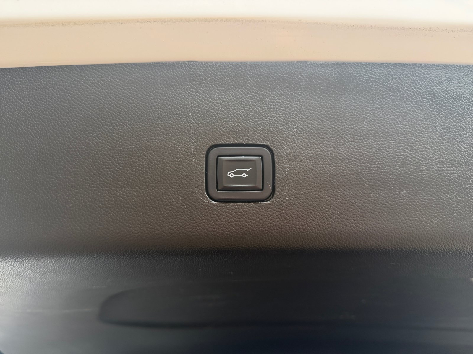 Used 2022 Summit White Chevrolet LT Cloth image 39
