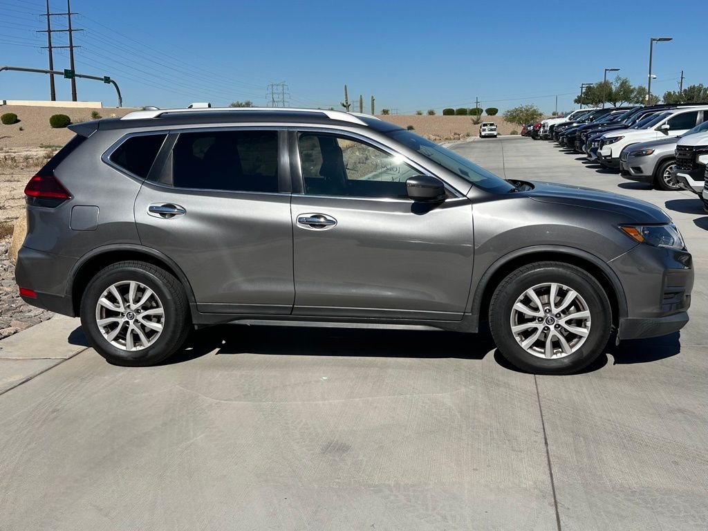 2019 Nissan Rogue SV photo 4