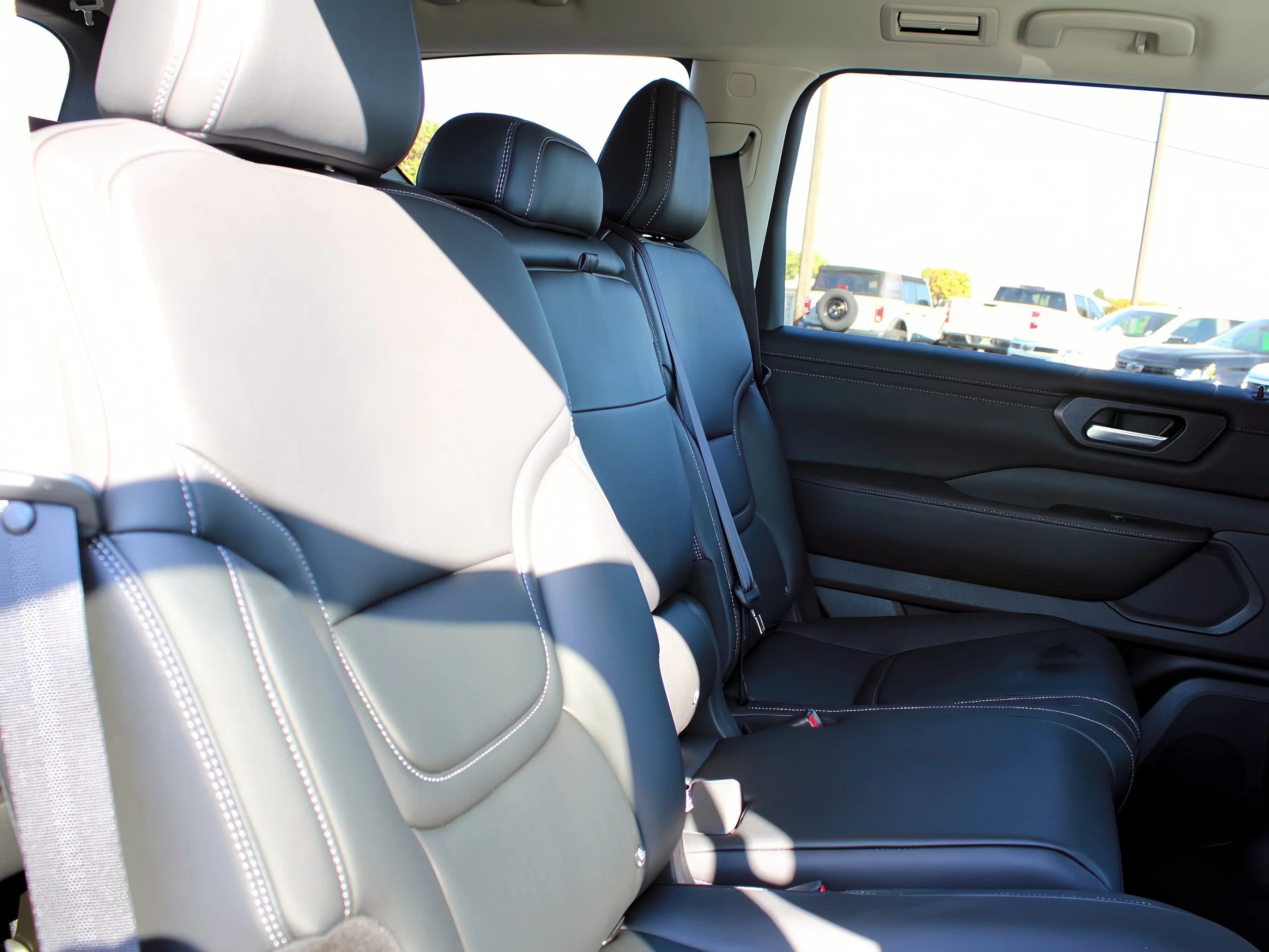 2026 Nissan Armada SV - Photo 28