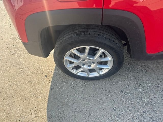 Used 2023 Red Jeep Latitude image 10