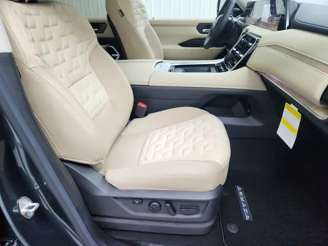 New 2026 White Nissan Platinum Reserve image 39