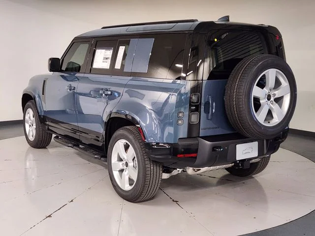 2026 Land Rover Defender X-Dynamic SE - Photo 6