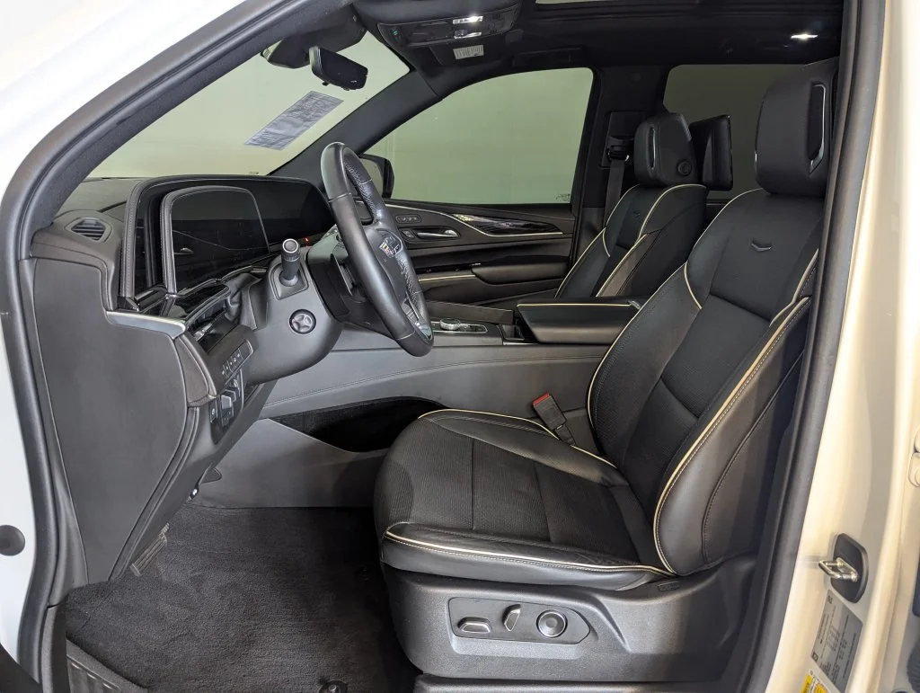 Used 2021 White Cadillac Sport image 4