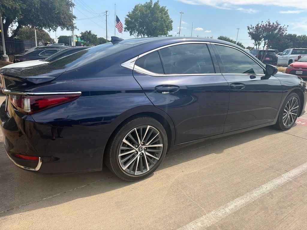 Used 2025 Blue Lexus 300h image 11