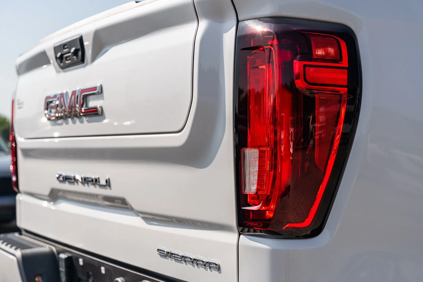 Used 2024 White GMC Denali image 14