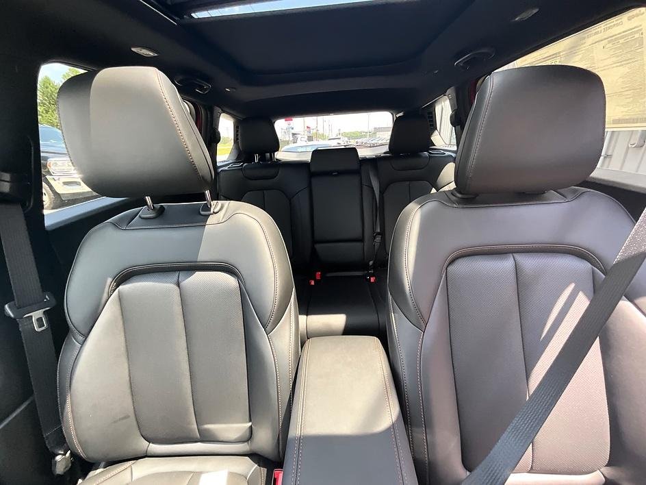 New 2026 Red Hot Pearl-Coat Exterior Paint Jeep Limited image 32