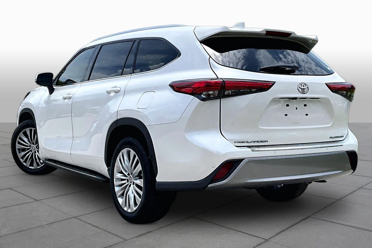 Used 2021 Blizzard Pearl Toyota Platinum image 12