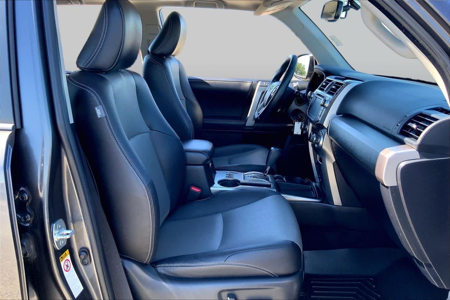 Used 2018 Magnetic Gray Metallic Toyota SR5 Premium image 9
