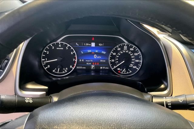 Used 2024 White Nissan Platinum image 18