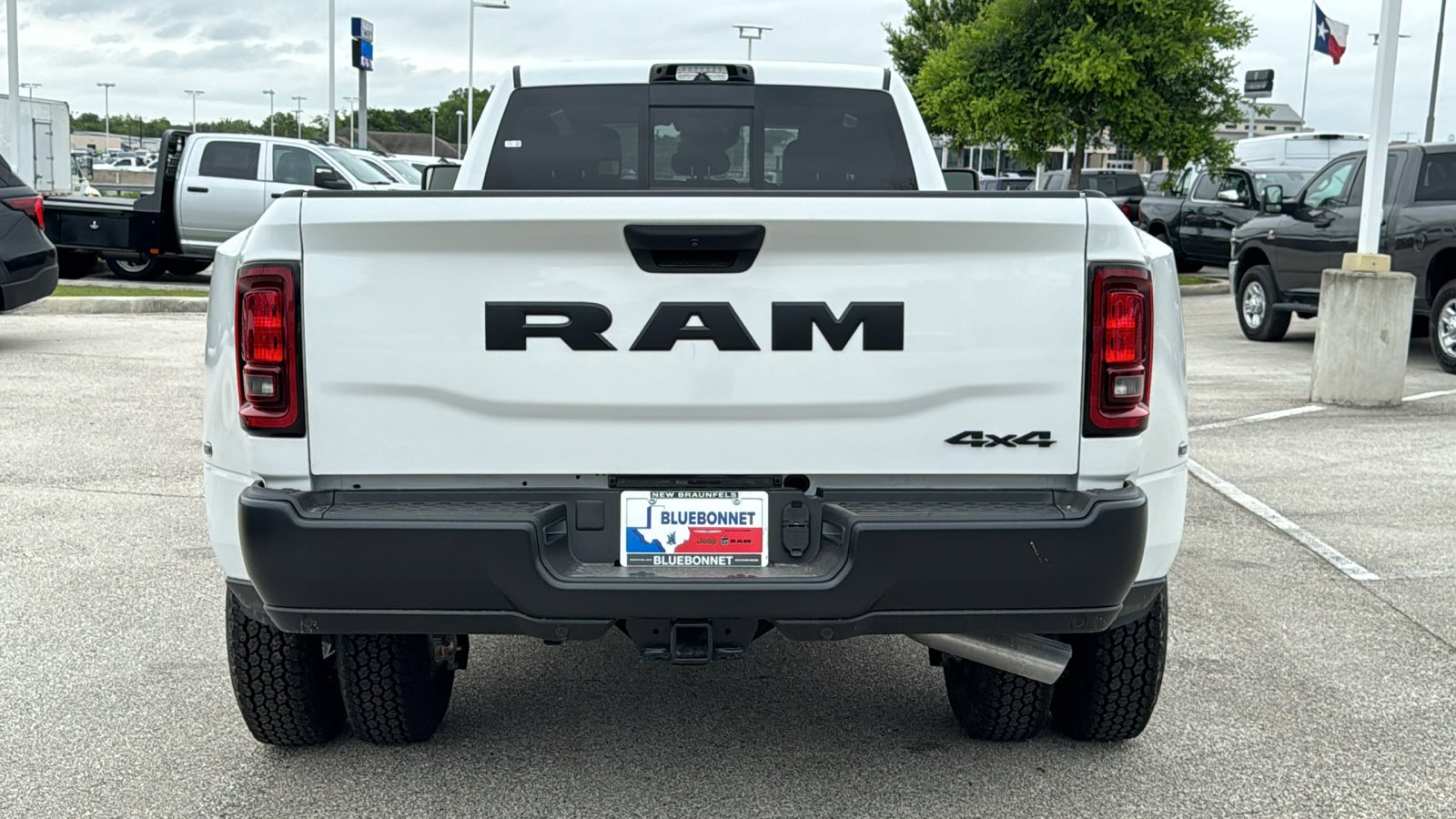 New 2026 Bright White Clear-Coat Exterior Paint RAM Tradesman image 6