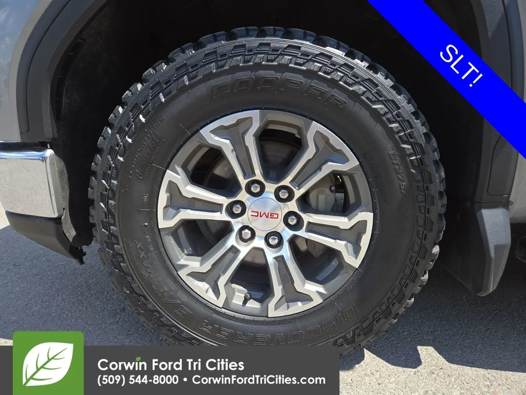 Used 2023  GMC SLT image 7