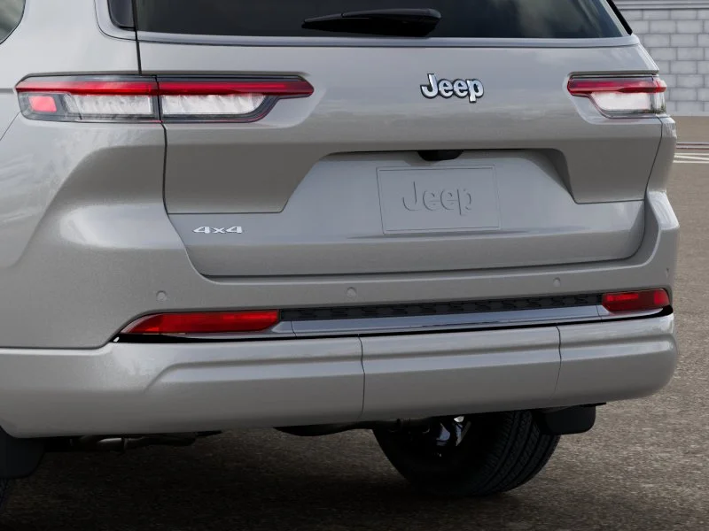 New 2026 Silver Zynith Exterior Paint Jeep Limited image 13