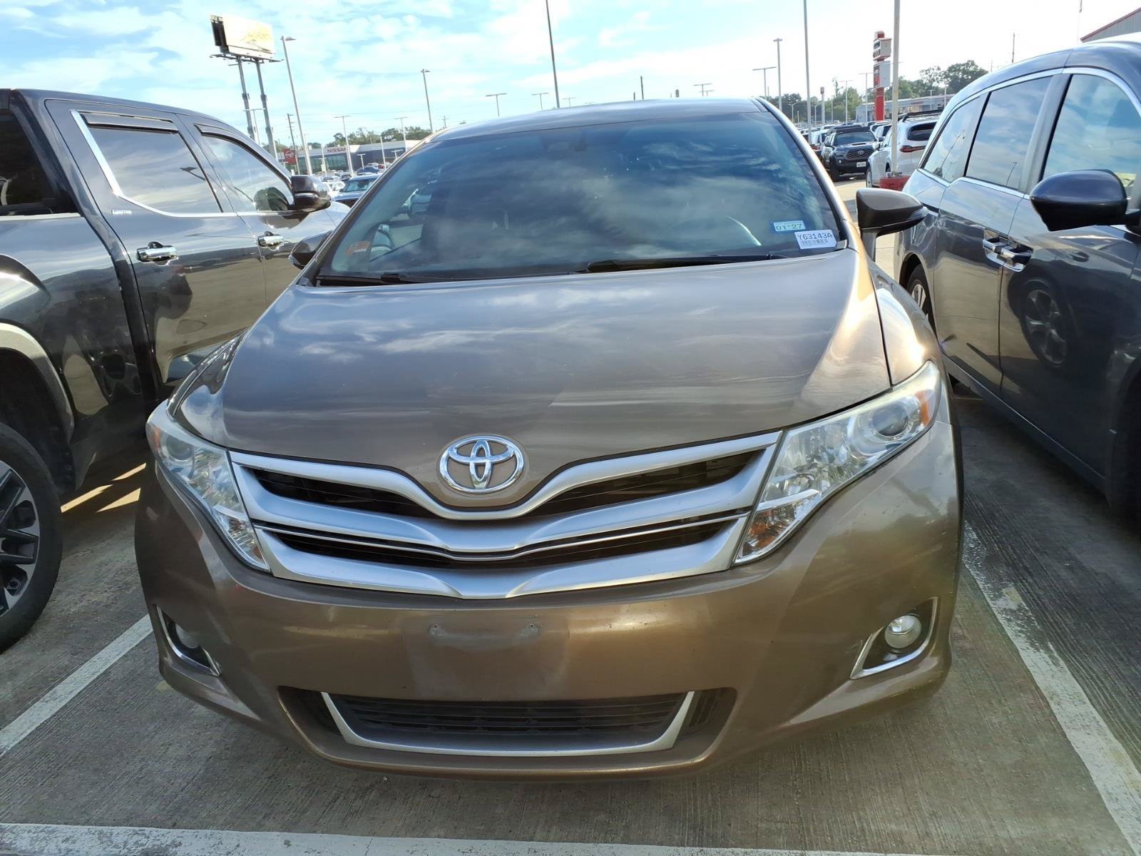Used 2013 Golden Toyota LE image 3
