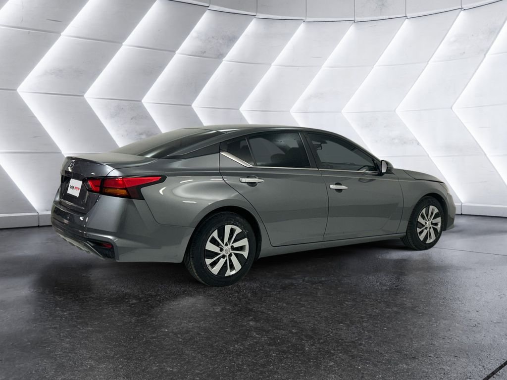Used 2022 Gray Nissan 2.5 S image 4