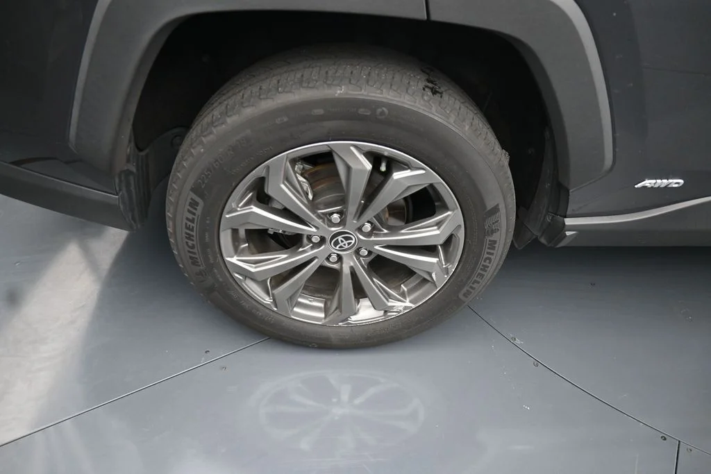 Used 2022 Gray Toyota XLE Premium image 10