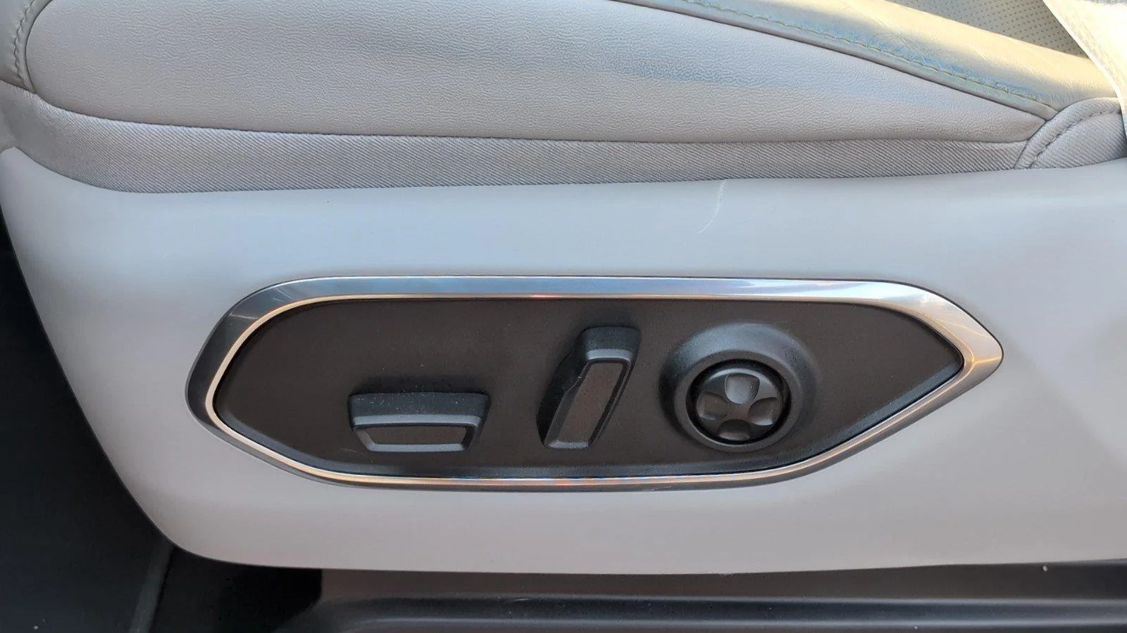 Used 2023 River Rock Jeep Base image 20
