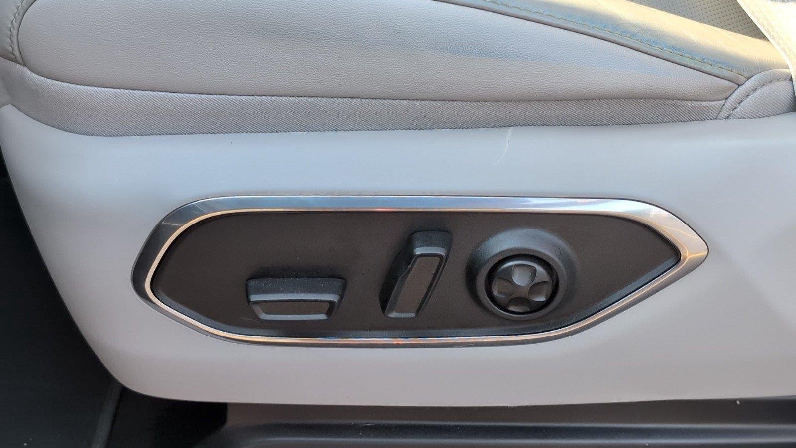 Used 2023 River Rock Jeep Base image 20