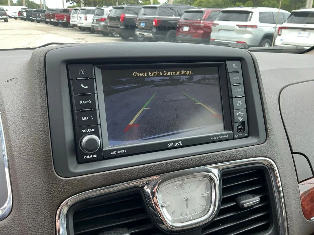 Used 2014 White Chrysler Touring-L image 41