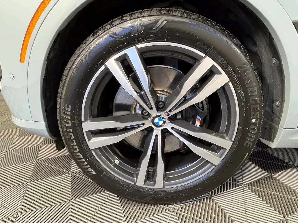 Used 2024 Gray Metallic BMW xDrive40i image 13