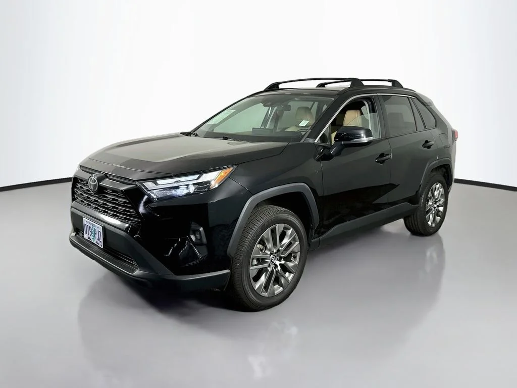 Used 2023 Midnight Black Metallic Toyota XLE Premium image 4