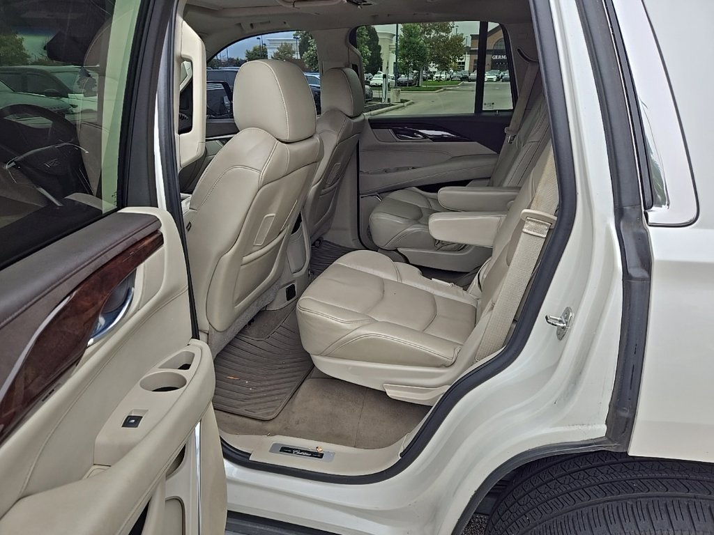 Used 2015 White Cadillac Luxury image 17