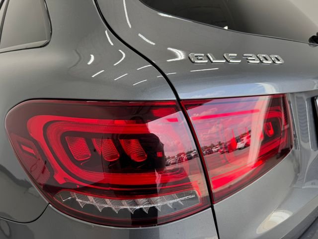 Used 2022 Selenite Gray Metallic Mercedes-Benz GLC 300 image 33