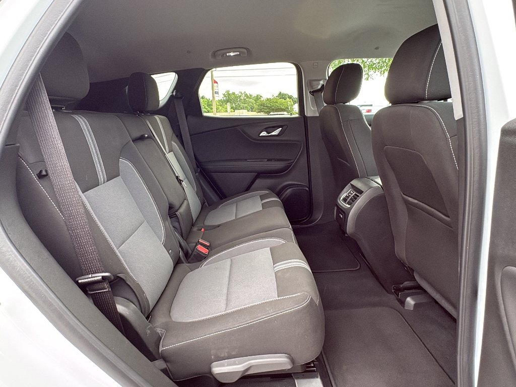 Used 2025 Summit White Chevrolet 2LT image 15
