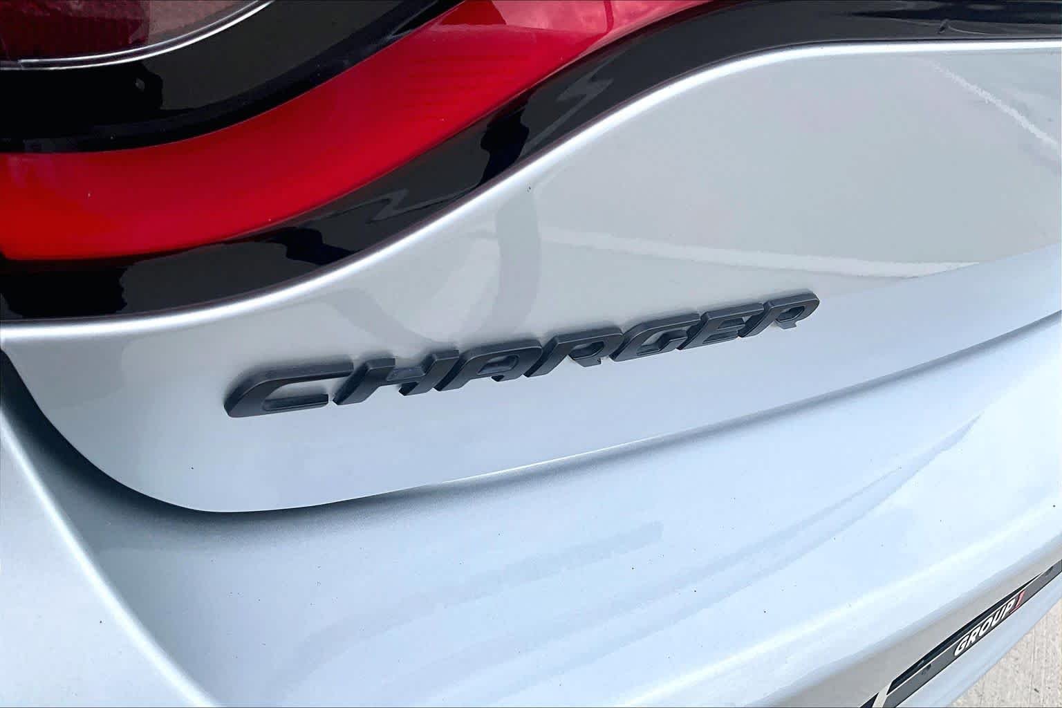 Used 2022 Triple Nickel Clearcoat Dodge SXT image 9