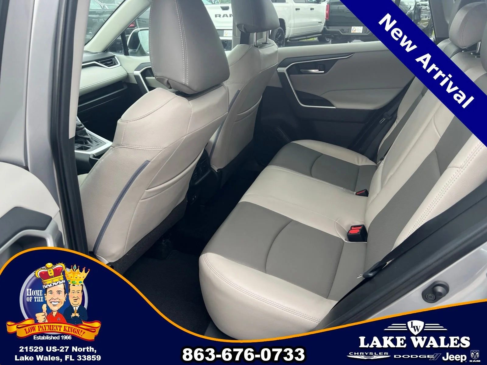 Used 2021 Silver Toyota XLE image 7