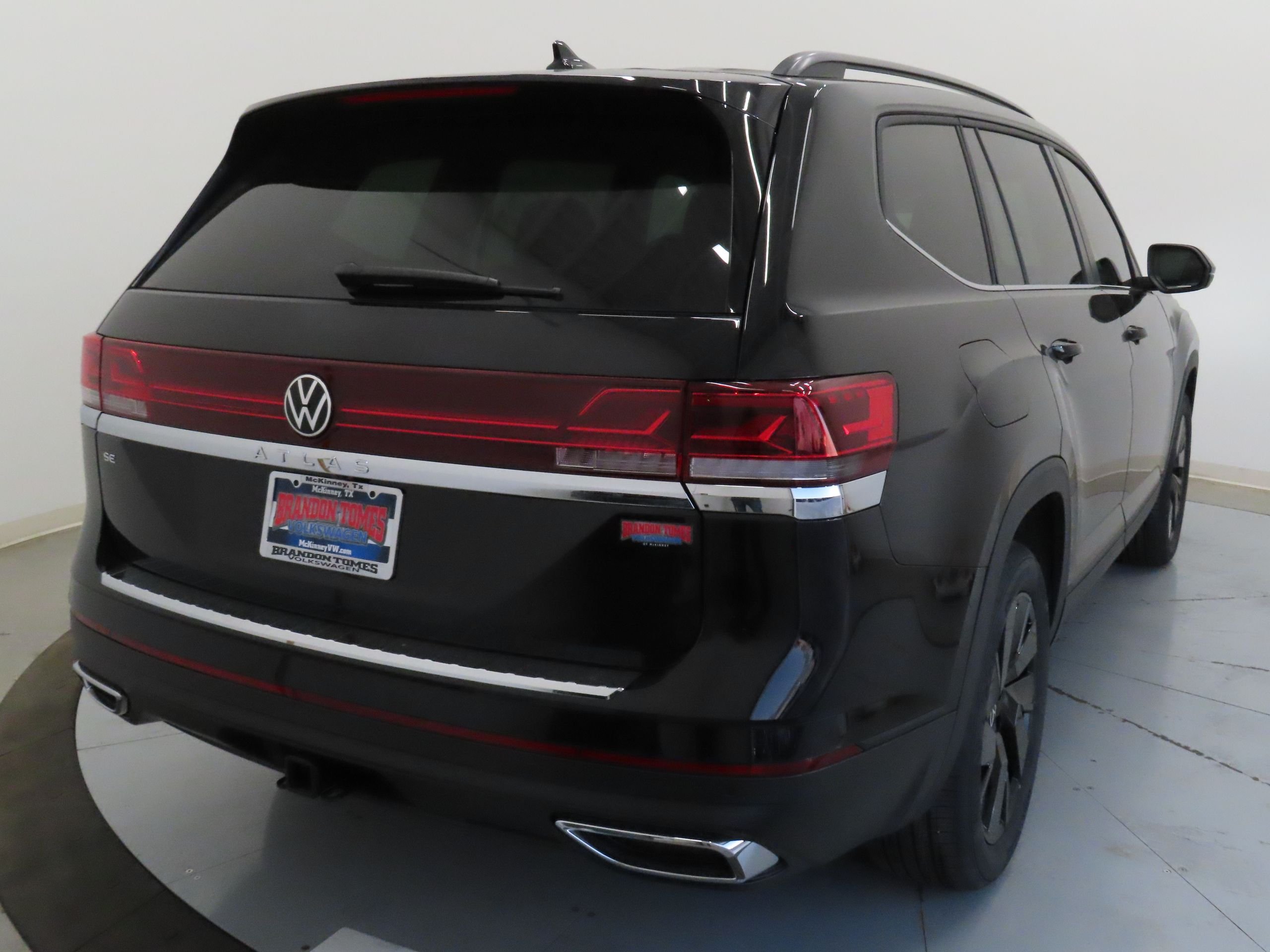 New 2026 Black Volkswagen 2.0T SE w/Technology image 3
