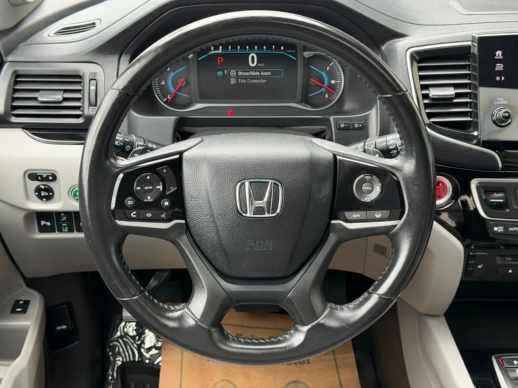 Used 2020 Silver Honda Touring image 17