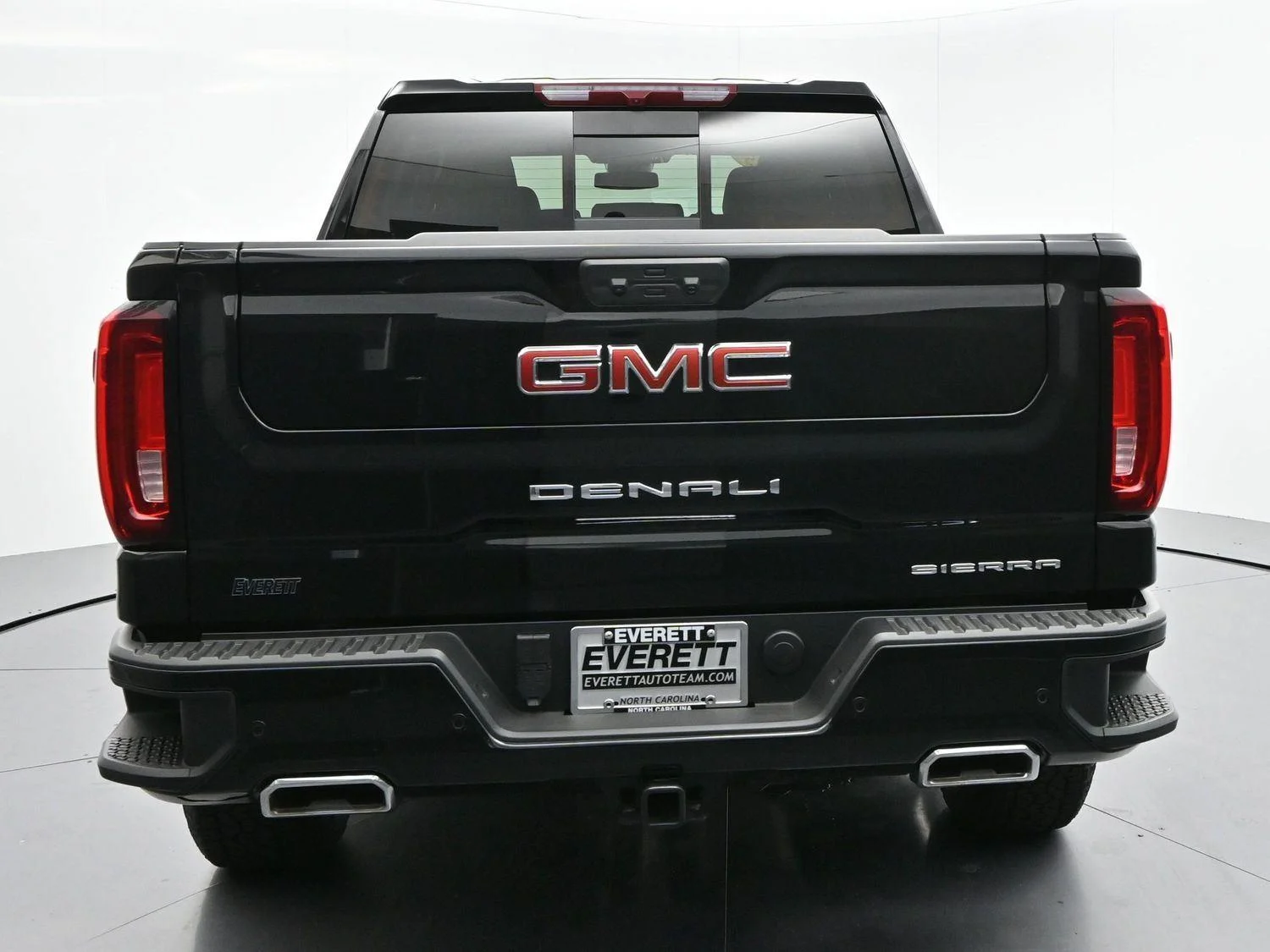 Used 2025 Onyx Black GMC Denali image 6