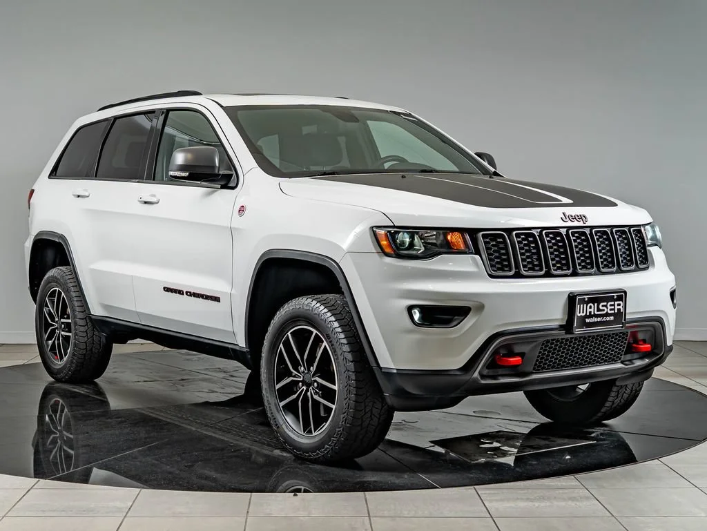 Used 2019 Bright White Clearcoat Jeep Trailhawk image 3