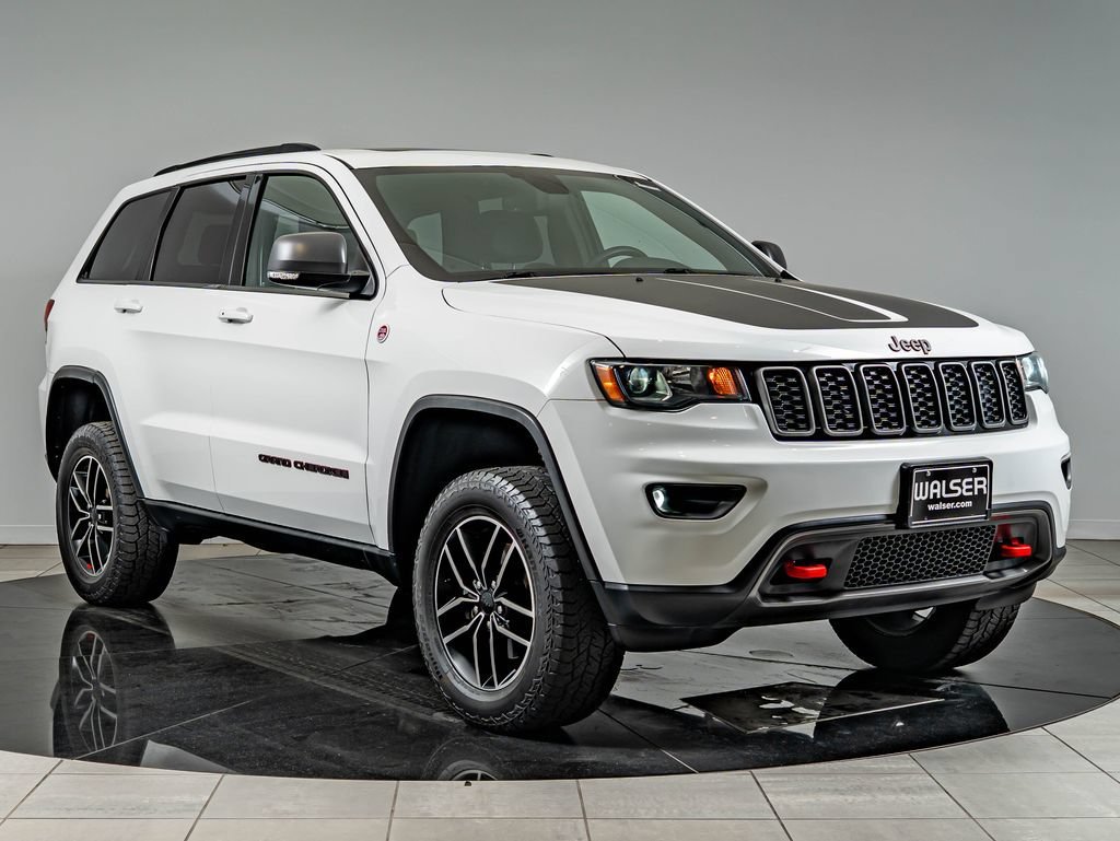 Used 2019 Bright White Clearcoat Jeep Trailhawk image 3