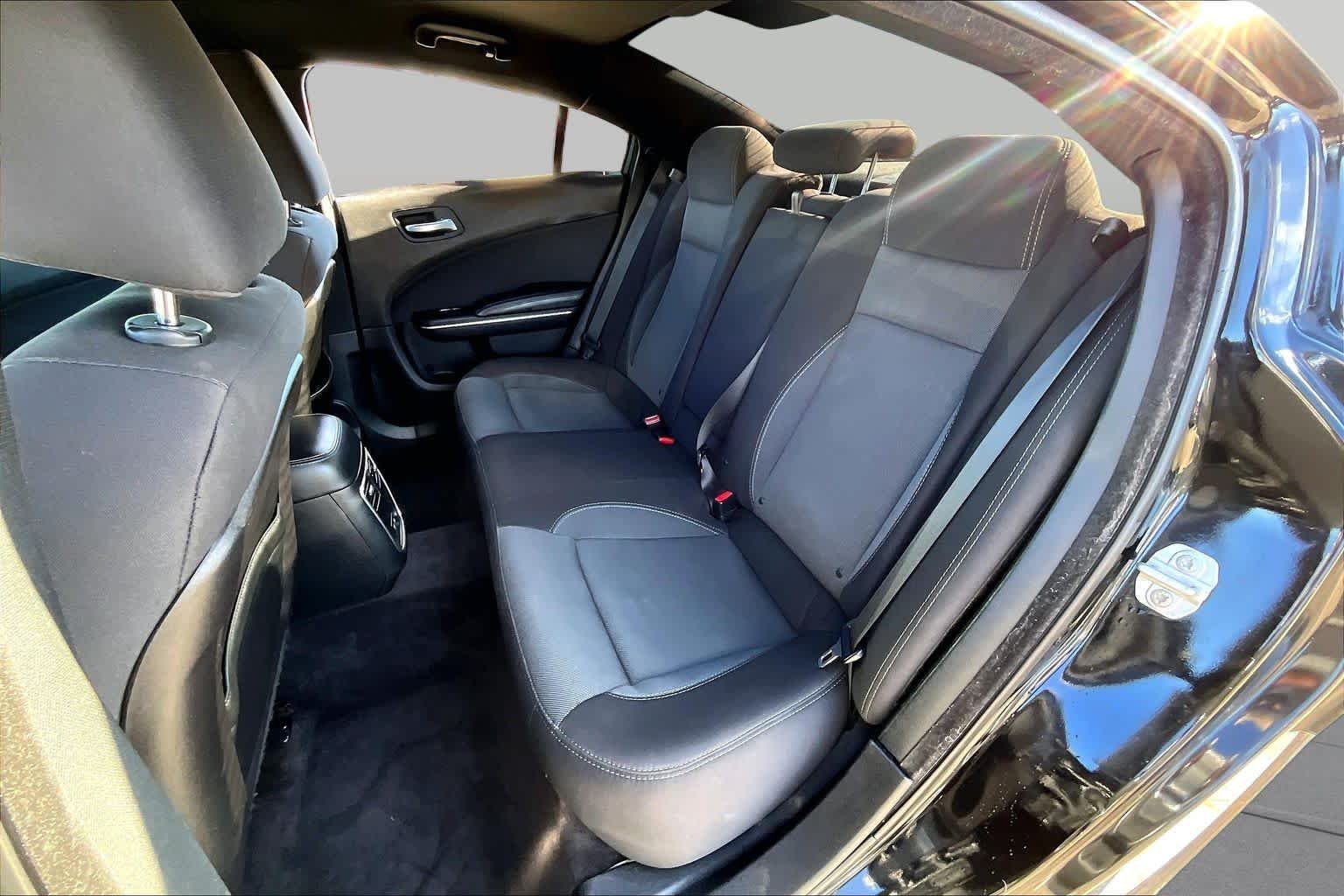 Used 2017 Pitch Black Clearcoat Dodge SE image 21