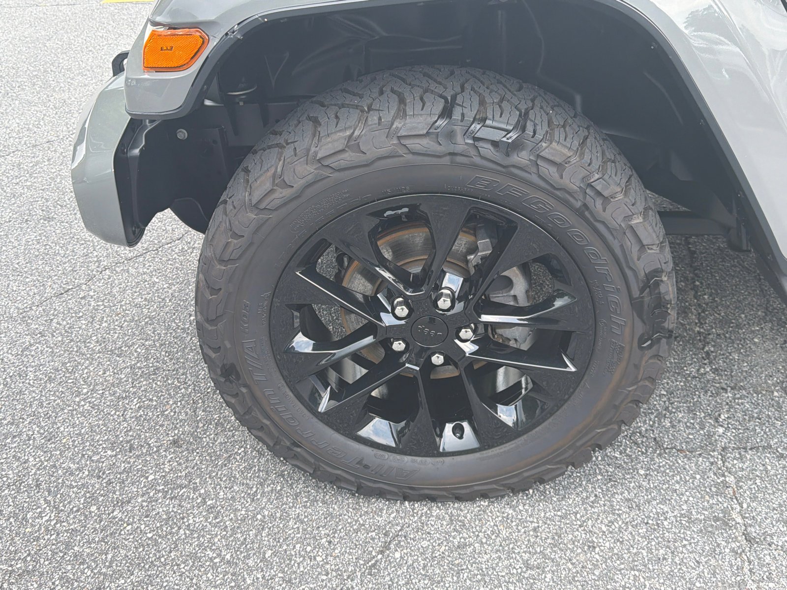 Used 2023 Sting-Gray Clearcoat Jeep High Altitude image 11