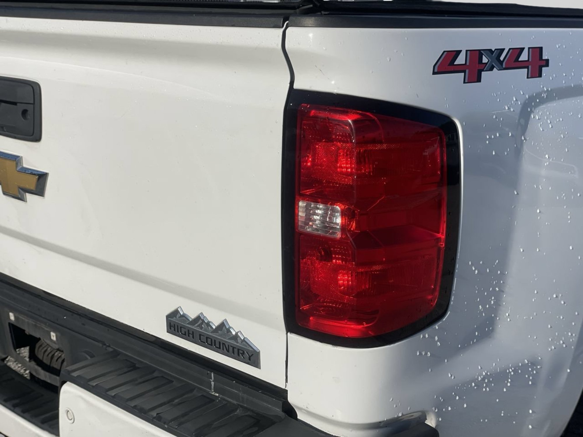 Used 2019 Summit White Chevrolet High Country image 7