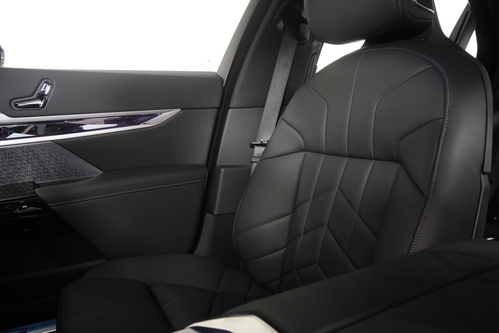 New 2026 Black Sapphire Metallic BMW 760i xDrive image 24