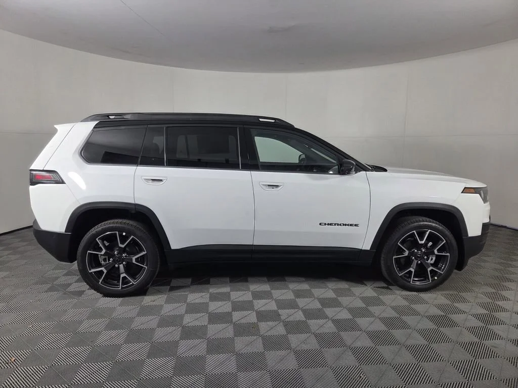 New 2026 Bright White Clear-Coat Exterior Paint Jeep Overland image 5