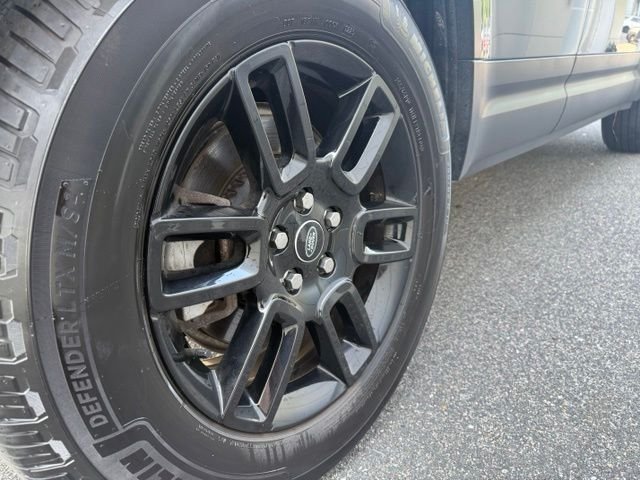 Used 2023 Blue Land Rover SE image 12