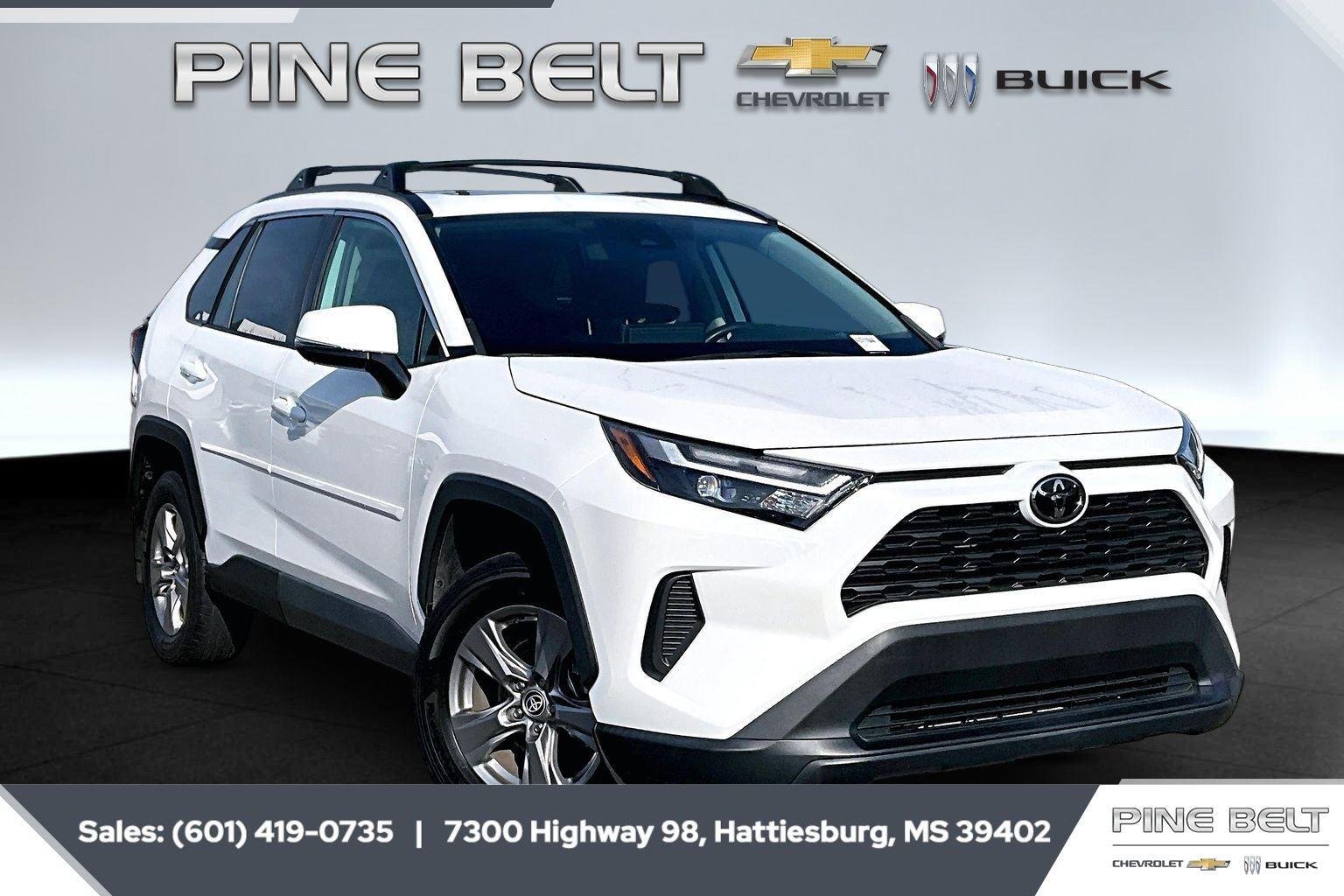 2023 Toyota RAV4 XLE FWD's photo