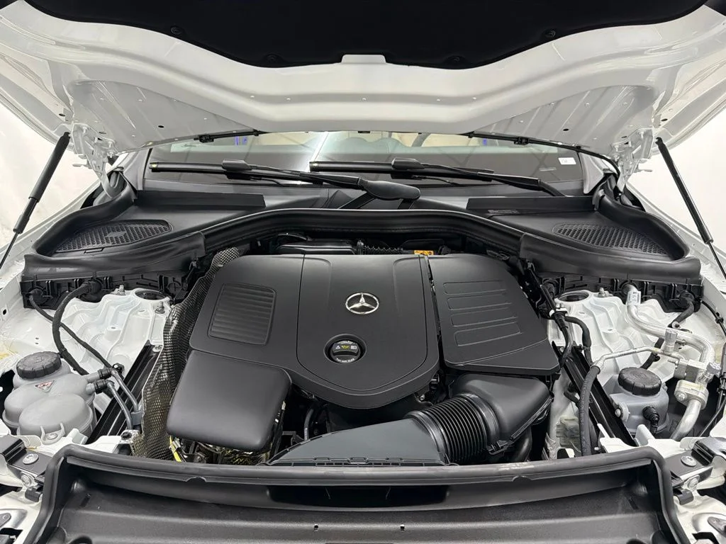 New 2027 White Mercedes-Benz GLC 300 image 30