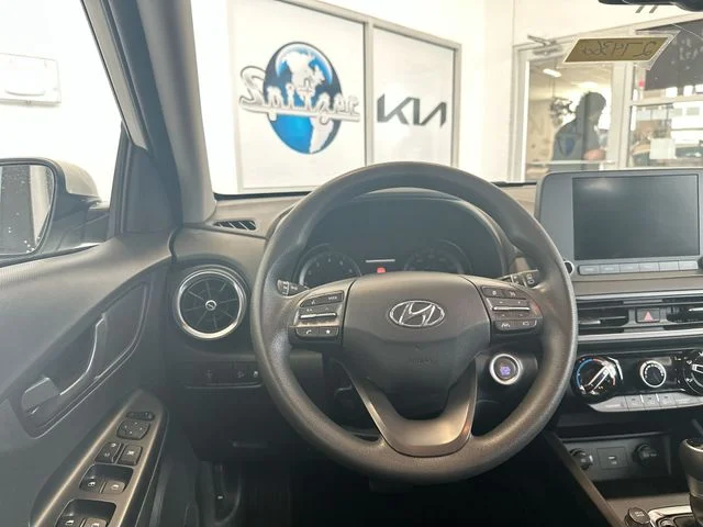 Used 2022 White Hyundai SEL image 13